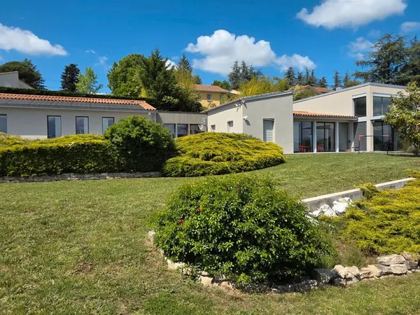 Maison 10 pièces 270 m²