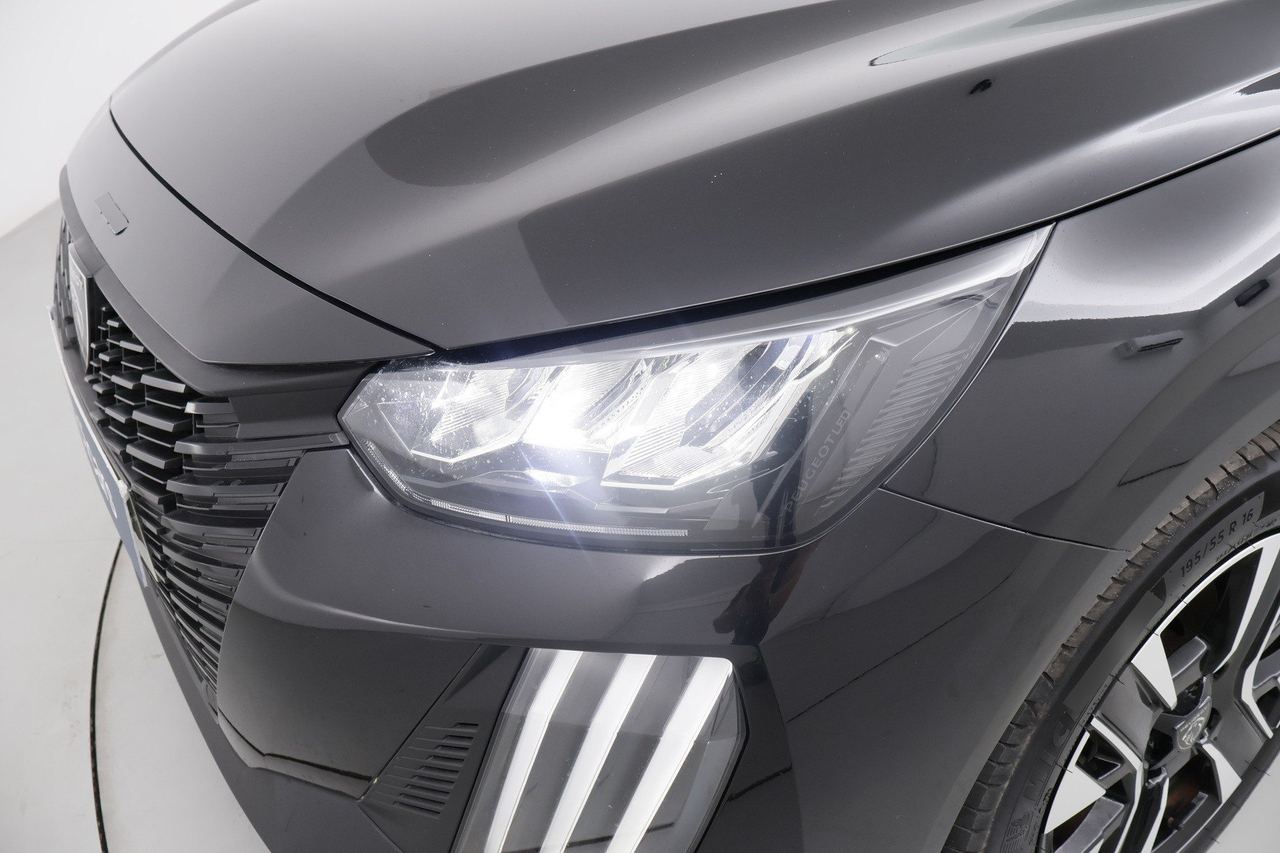 Peugeot 208 — photo 9