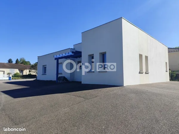Bureau 124 m²