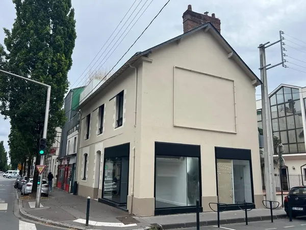 LOCAL POUR ACTIVITE COMMERCIALE OU PROFESSIONNELLE