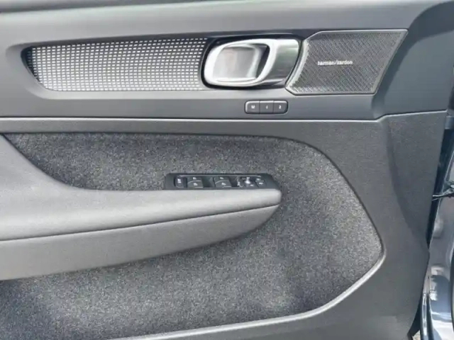 Volvo C40 e single extended range 252ch black edition — photo 15