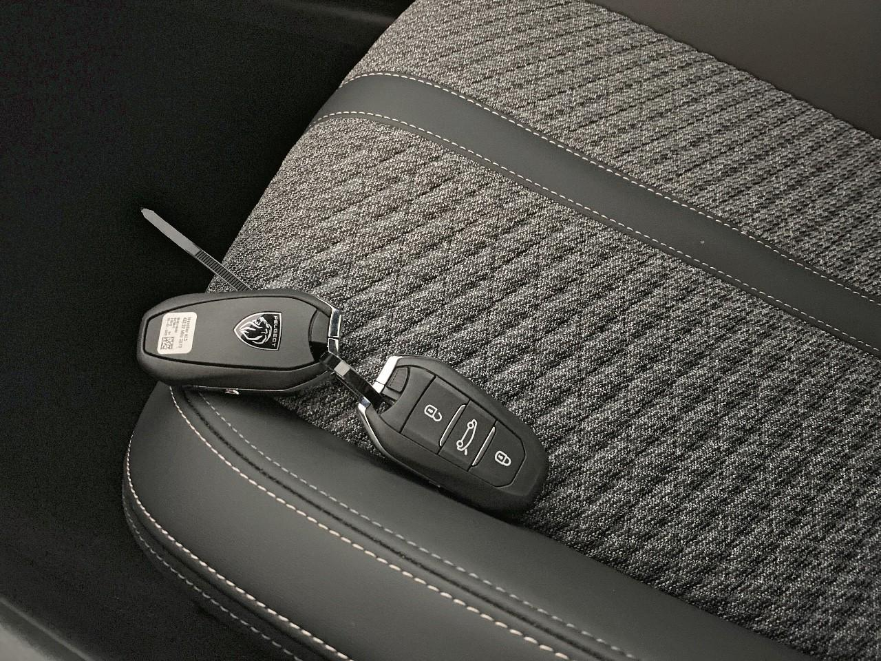 Peugeot 308 hybrid 145 e-dcs6 allure — photo 18