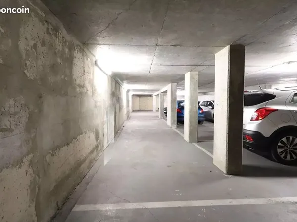 A louer : lot 2 de places de stationnement