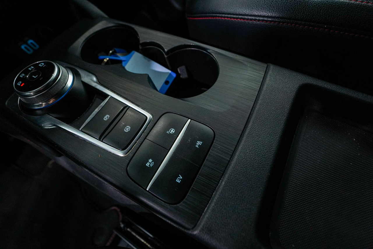 Ford Kuga — photo 24