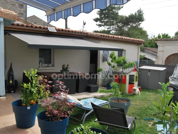 Maison en pierre CHAMPNIERS (16)