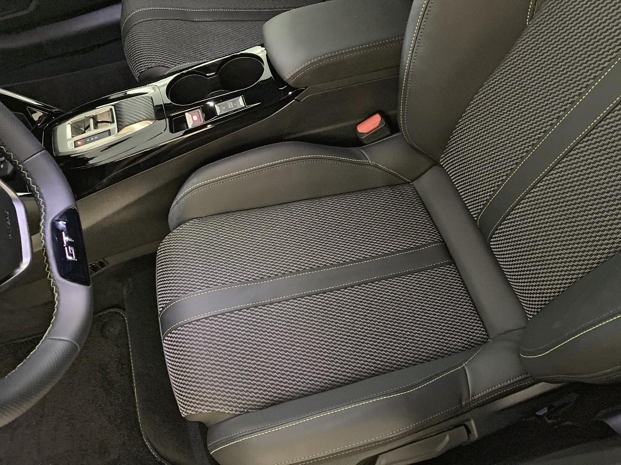 Peugeot 208 hybrid 145 ch e-dcs6 gt — photo 9