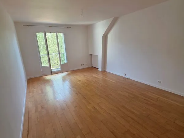 T3 meublé rénové - Balcon, parking fermé, cave - Rennes La Poterie