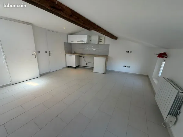 Studio rénové de 20 m² - coeur du village de roquebrune-sur-argens