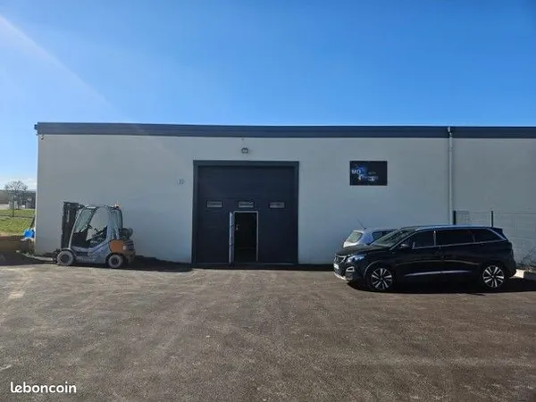 À LOUER - Bâtiment professionnel de 300 m² à Lancié (69220) - Disponible