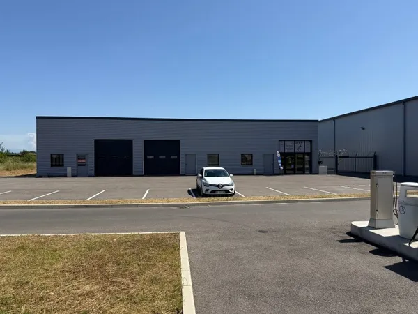 Loue local commercial 220m² Revel-Tourdan