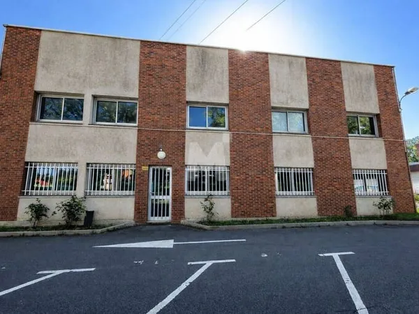Local d'activité 940 m²
