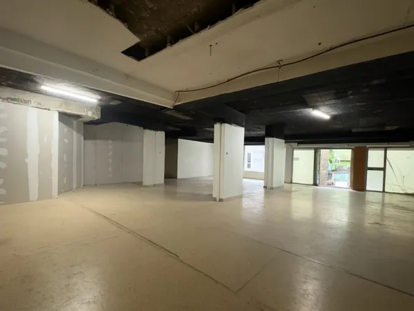 Bureaux 1 pièce 179 m²