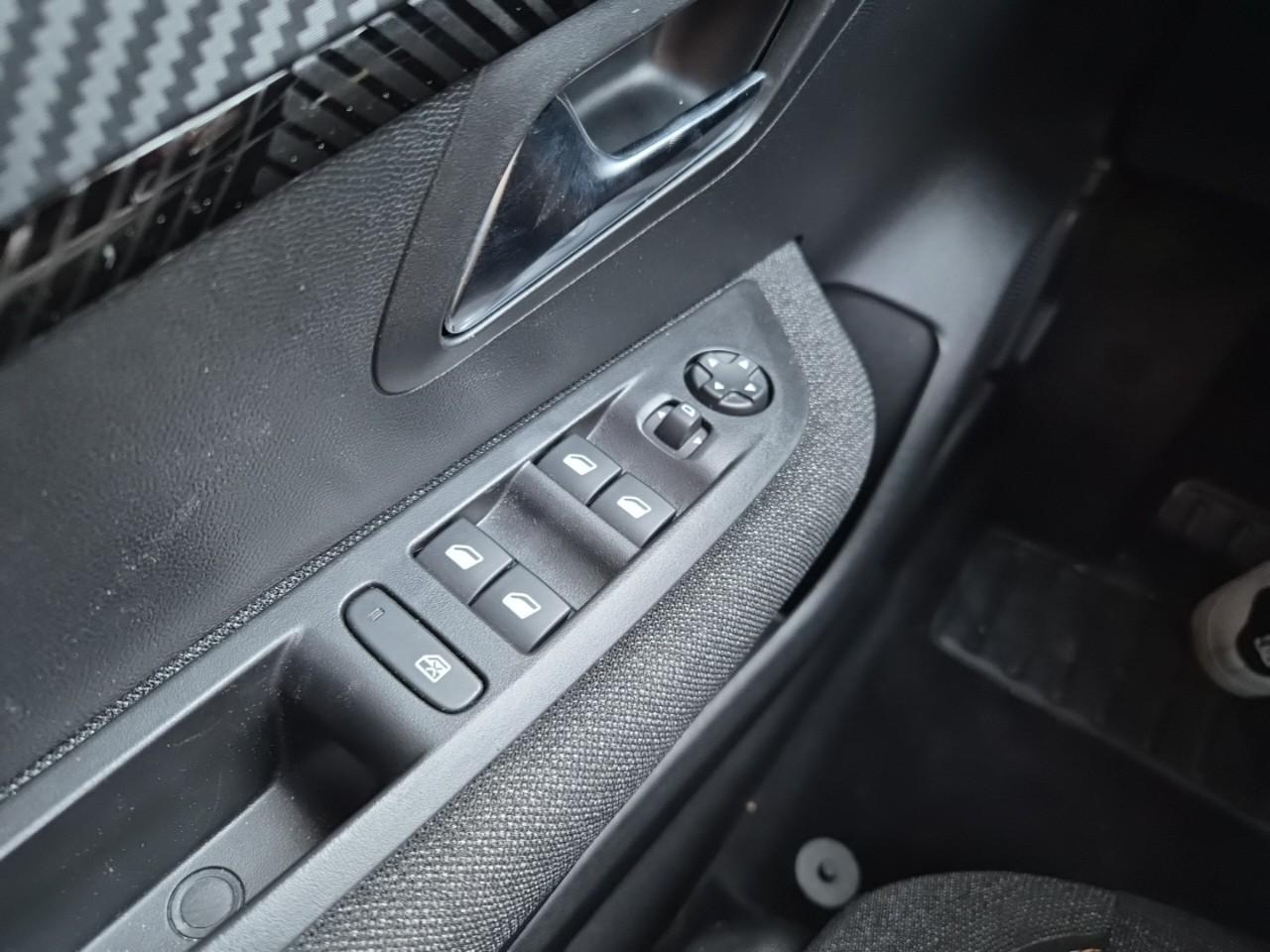 Peugeot 208 1.2 hybrid 110ch style e-dcs6 — photo 17