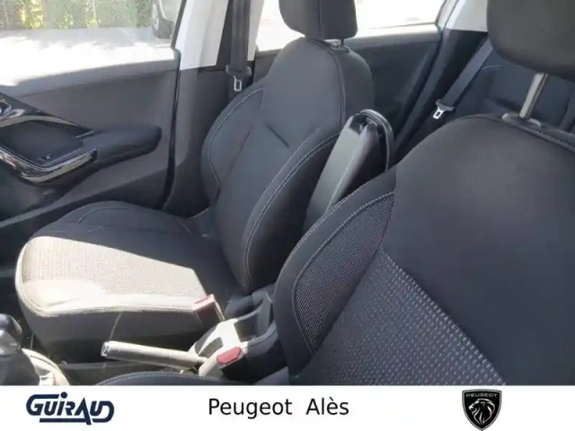 Peugeot 208 1.2 puretech 110ch s&amp;s bvm5 — photo 9