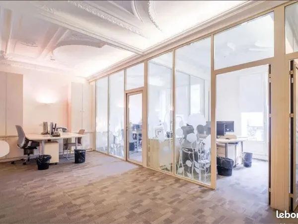 Bureaux haussmanniens QCA Paris 8e — 260 m² équipés — Location au poste dès 500 /mois — Sans agence