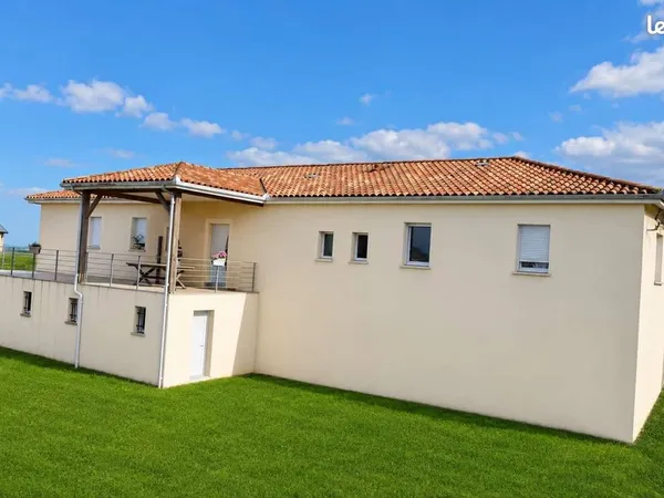 MAISON D'ARCHITECTE 275 m2AVEC VUE SUR LES PYRÉNÉES Vente rapide souhaitée