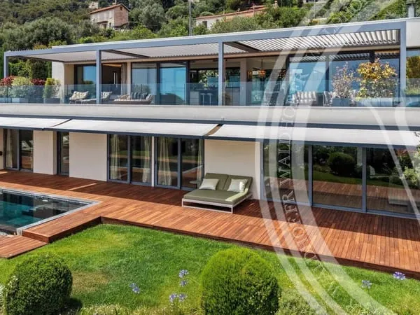 Villa 4 pièces 348 m²
