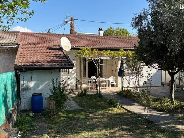 À saisir secteur très calme maison jumelée de plain-pied de 74m2