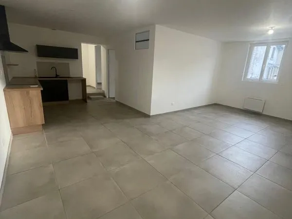 T4 100 m² entièrement rénové - 3 chambres - 2 parkings - 950 cc