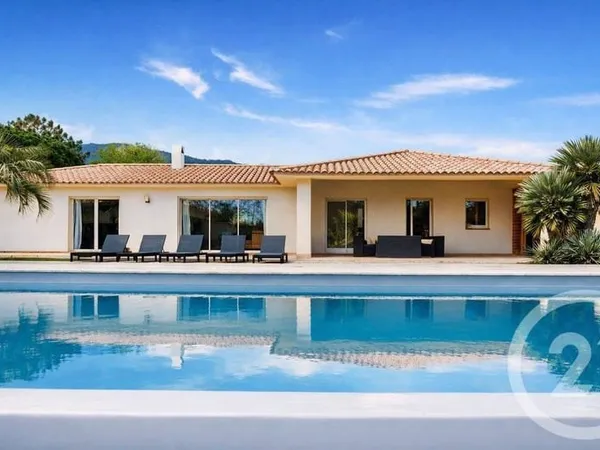 Maison 6 pièces 230 m²