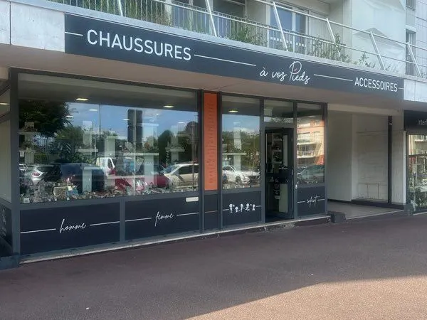 LOCAL COMMERCIAL PREMIUM 102 m² - ENTIÈREMENT RÉNOVÉ - LE GRAND-QUEVILLY