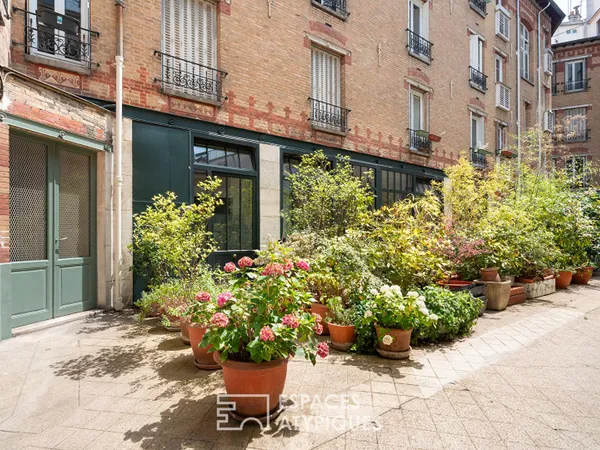 Loft aux accents industriels au calme d'une cour proche Nation