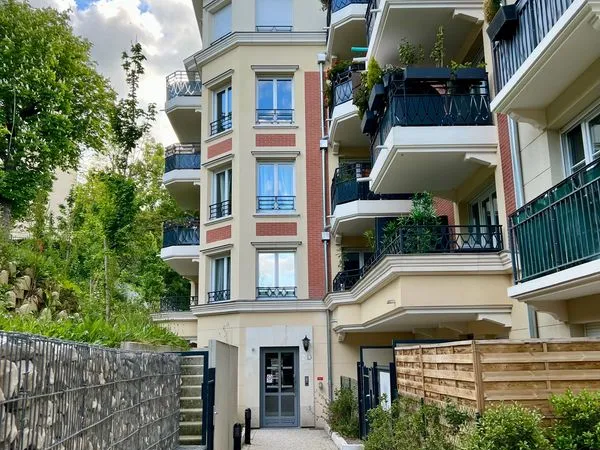 Appartement meublé - 2 pièces - 43 m² avec balcon et parking