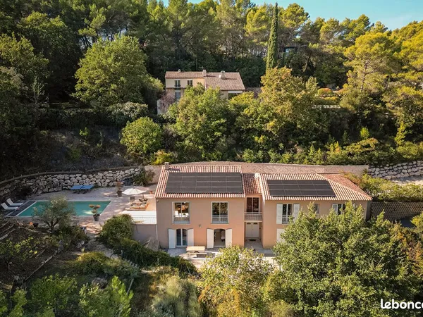 Villa 8 pièces 300 m²