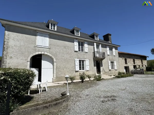 Maison 10 pièces 281 m²