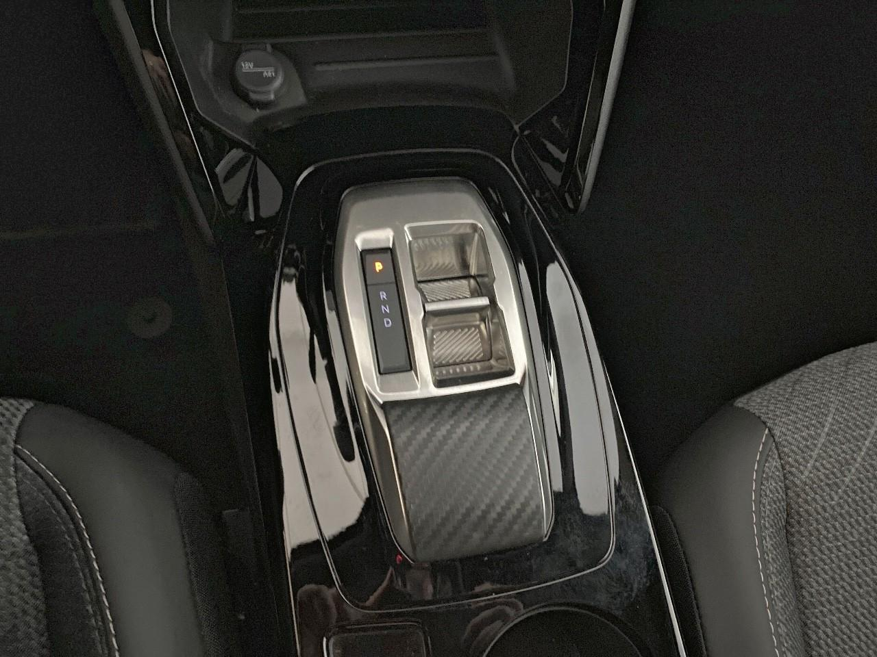 Peugeot 2008 hybrid 145 ch e-dcs6 allure — photo 17
