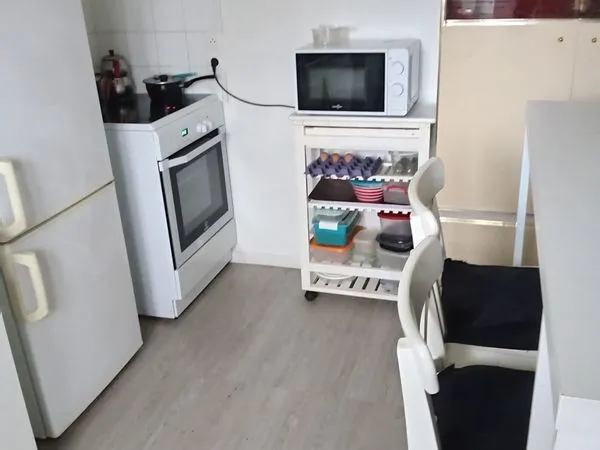 Nouvelle belle grande chambre meublée