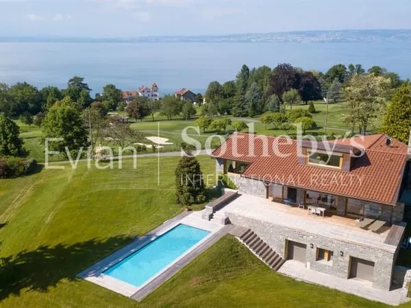 VILLA D'ARCHITECTE EN PLEIN COEUR DU GOLF D'EVIAN