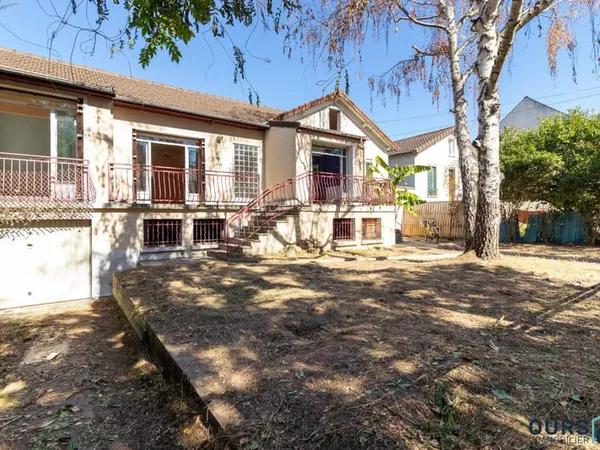 Une grande Maison familiale avec son grand jardin à 4 min de la