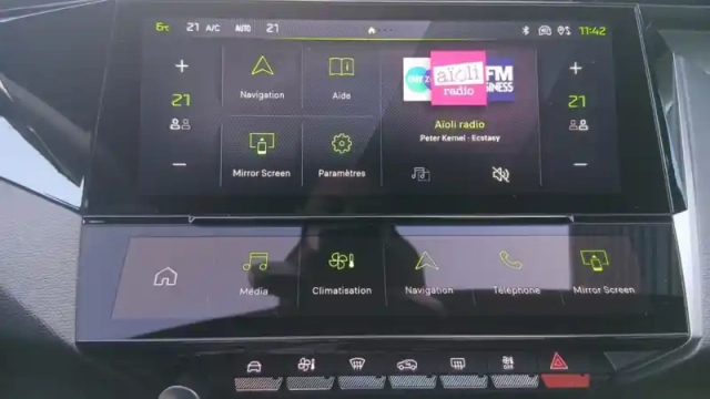 Peugeot 408 hybrid 145 e-dcs6 — photo 40