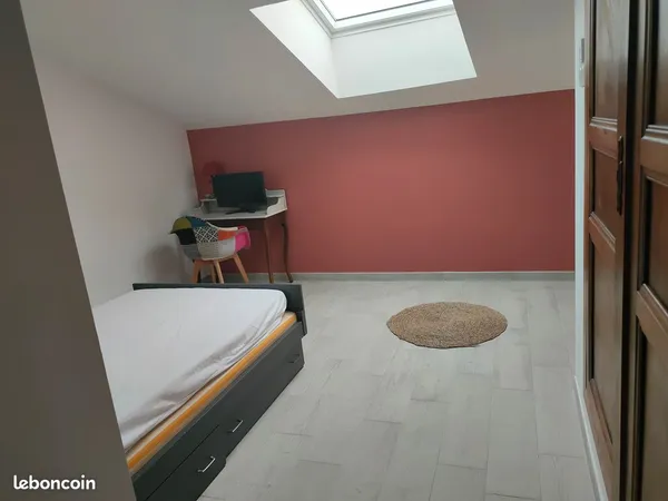 Chambre dans maison partagee