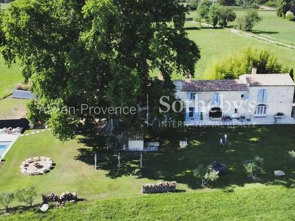Maison 10 pièces 347 m²
