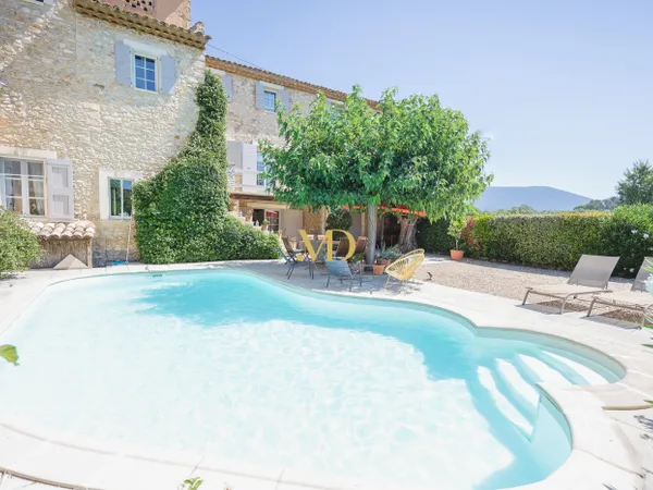 Propriété de caractère avec suite panoramique et jardin intimist