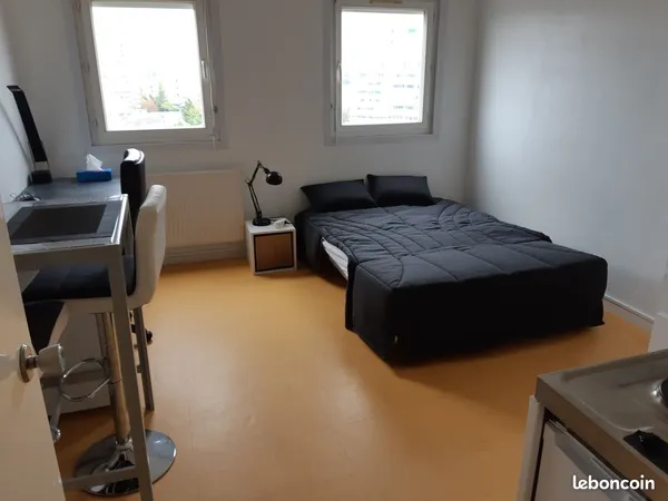 Location studio meuble 21 m2 - 450