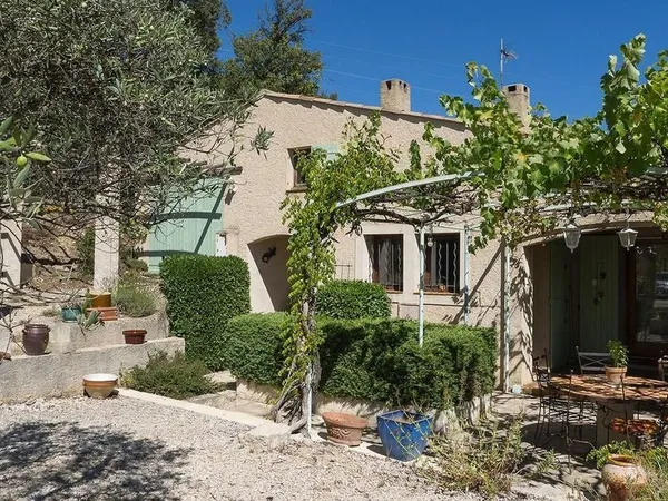 Corbières, très belle villa de 7 pièces avec terrasses, car