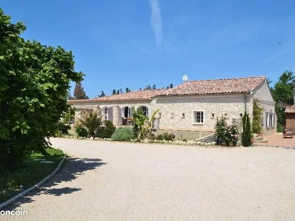 Maison 10 pièces 230 m²