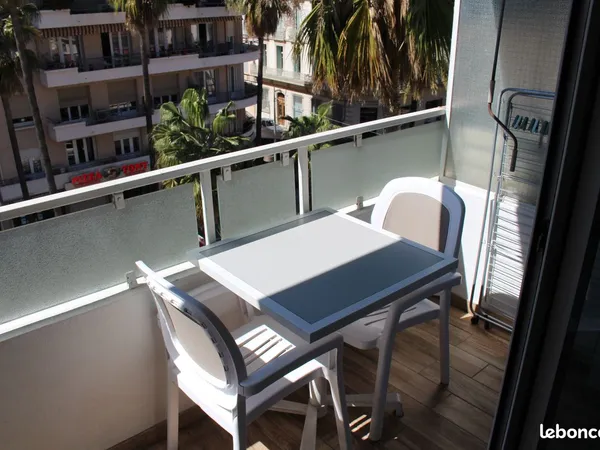 Charmant studio de 24m2 centre ville d'Hyères avec balcon