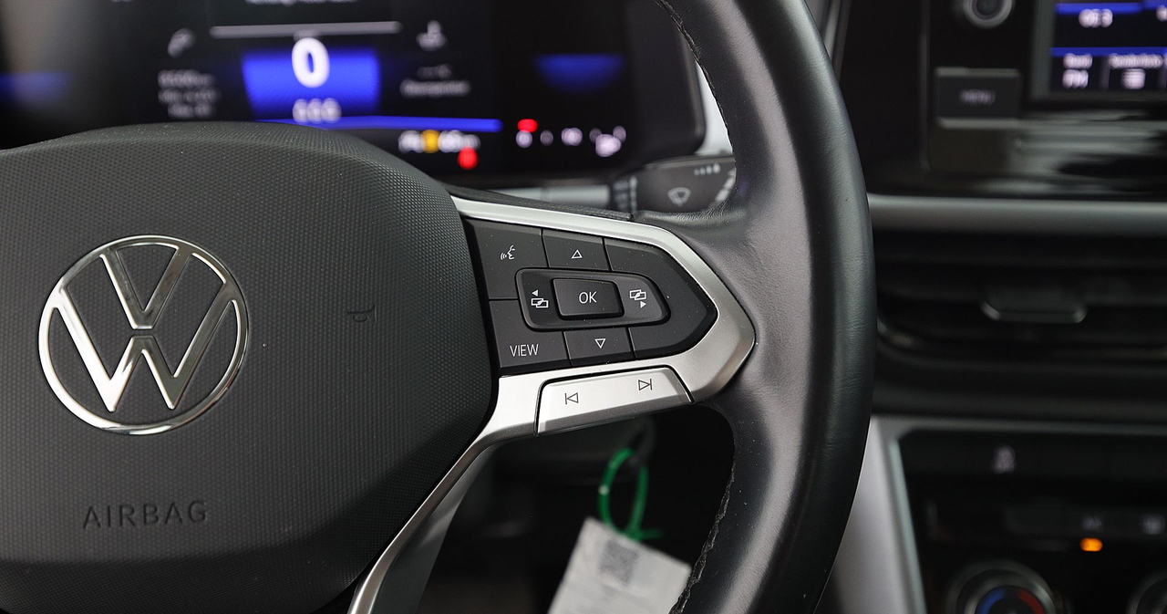Volkswagen T-Roc — photo 26