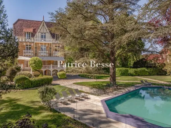Maison 18 pièces 430 m²