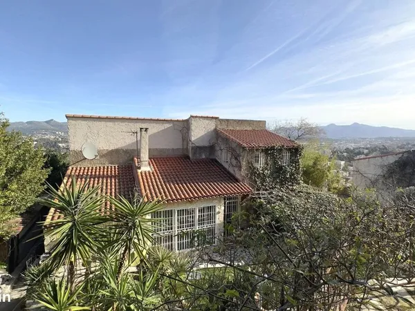 Villa 5 pièces 196 m²