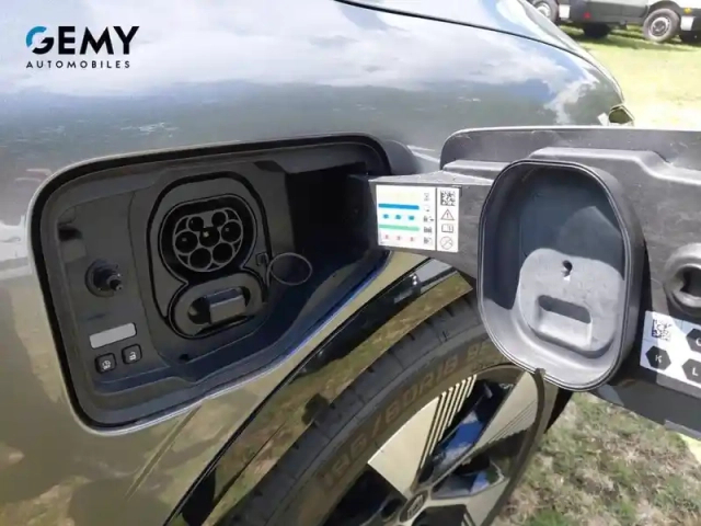 Renault Megane e-tech ev60 220 ch super charge — photo 15