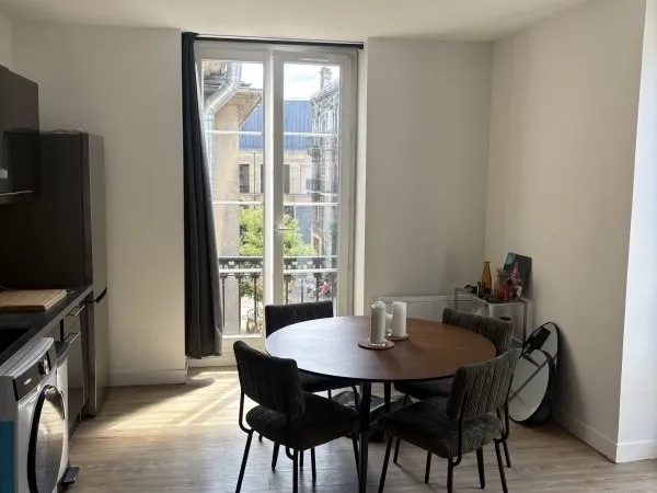 Loue chambre en colocation dans appartement
