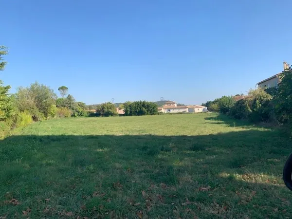 Terrains à bâtir à TRESQUES, LA CONDAMINE. 846m2