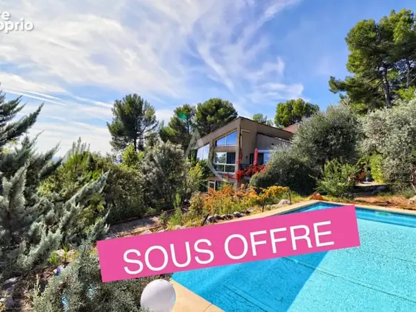 Villa d architecte lumineuse de 393m² sur 2777m² avec piscine et dependances a pierrevert