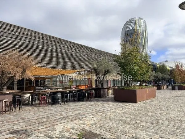 Bordeaux, Halles de Bacalan, stand env 12 m².