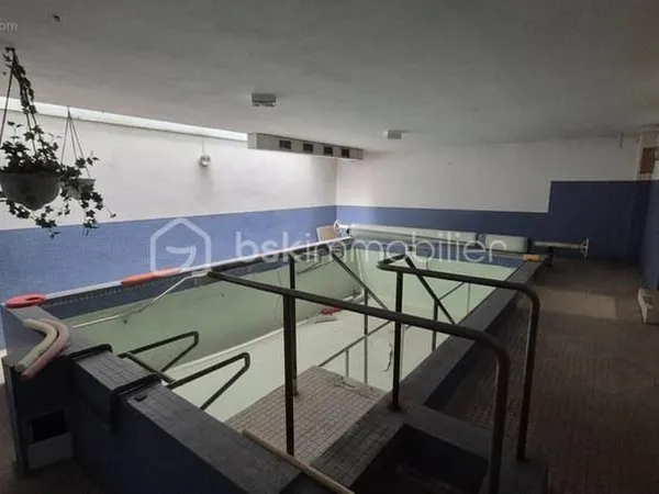A vendre ensemble immobilier compose d un local commercial et d un appartement de 378m a perpignan -